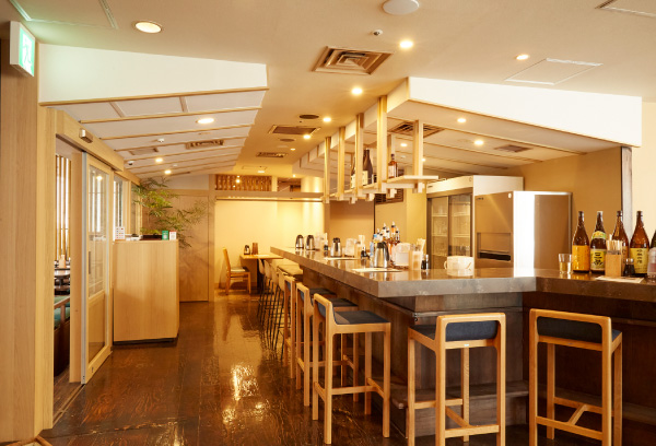 代々木の十割そば居酒屋 否否五杯と本家かのやのインテリア